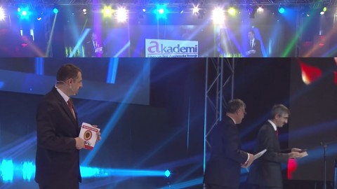 ŞİİR YARIŞMASINDA DERECE KAZANANLARA ÖDÜL TAKDİMİ