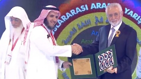 Sponsor ve Katılımcılara Plaket Takdimi